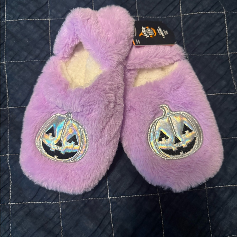 Women’s 5-7 Purple Halloween Pumpkin Slippers